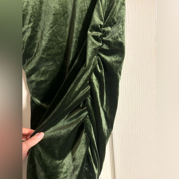 Green short dress with long sleeves. Rebel Sugar Glitter size M. Never worn - Picture 2 of 4